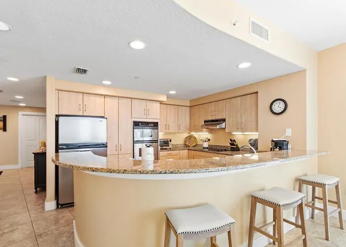 Island Tower 701 Apartment *